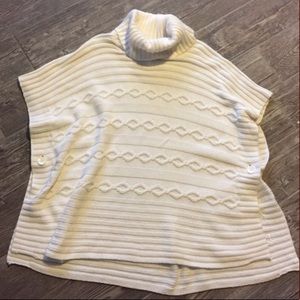 White gap turtleneck poncho